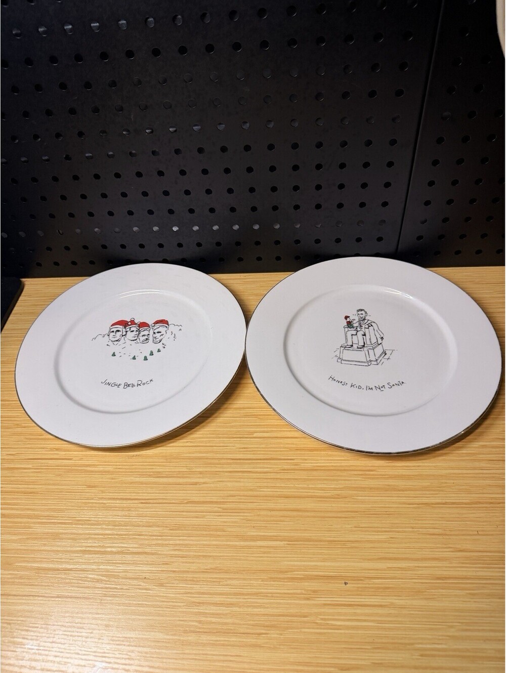 2 Merry Masterpieces by Dayton Hudson - Christmas Dinner Plates VTG